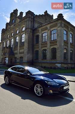 Лифтбек Tesla Model S 2015 в Киеве
