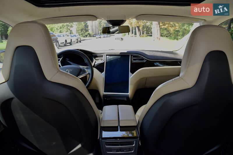 Лифтбек Tesla Model S 2015 в Киеве