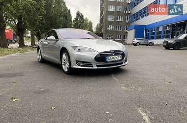Хэтчбек Tesla Model S 2014 в 
