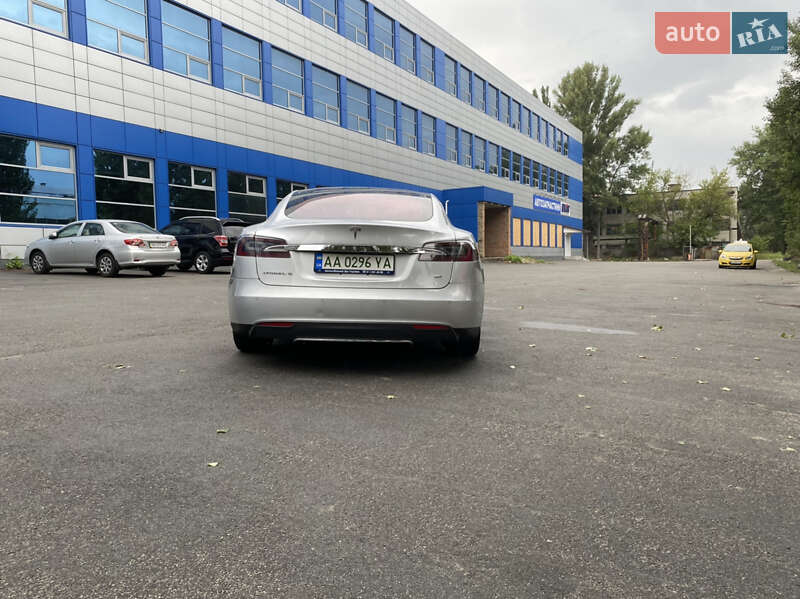 Хетчбек Tesla Model S 2014 в Києві