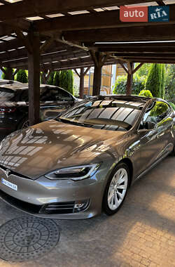 Седан Tesla Model S 2016 в Києві