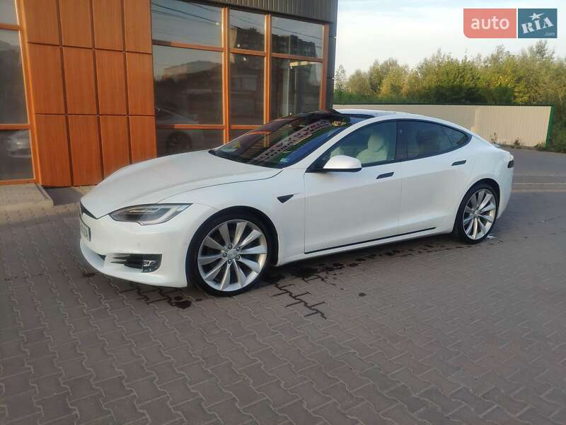 Лифтбек Tesla Model S 2017 в Хмельницком