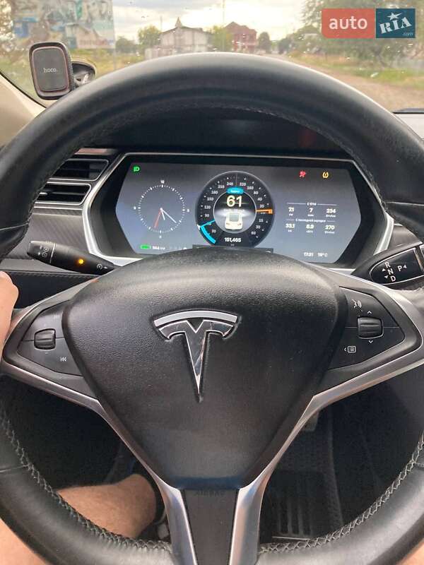 Седан Tesla Model S 2014 в Тячеве