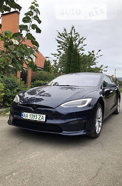 Седан Tesla Model S 2014 в 