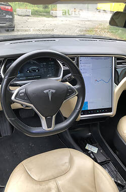 Седан Tesla Model S 2014 в 