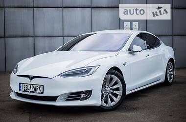 Ліфтбек Tesla Model S 2016 в Києві