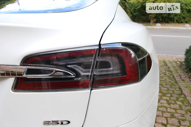 Ліфтбек Tesla Model S 2015 в Києві