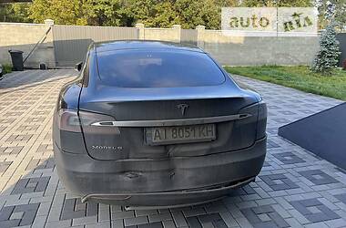 Седан Tesla Model S 2014 в 