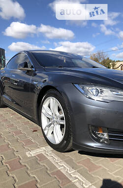 Лифтбек Tesla Model S 2016 в Одессе