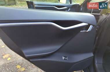 Лифтбек Tesla Model S 2015 в Смеле