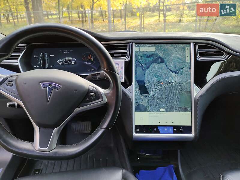 Лифтбек Tesla Model S 2015 в Черкассах