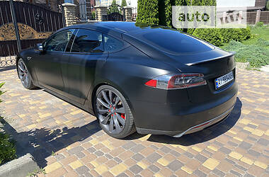 Хэтчбек Tesla Model S 2014 в Киеве