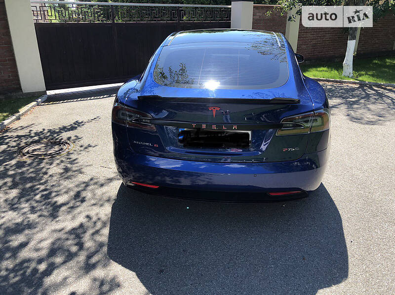 Хэтчбек Tesla Model S 2017 в Киеве