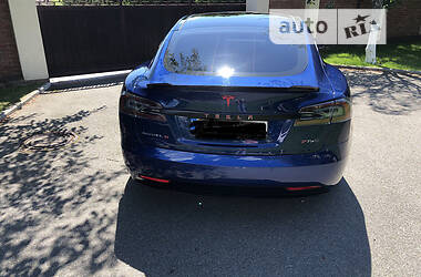 Хэтчбек Tesla Model S 2017 в 