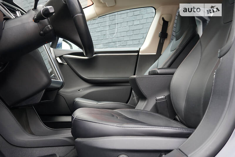 Лифтбек Tesla Model S 2013 в Киеве