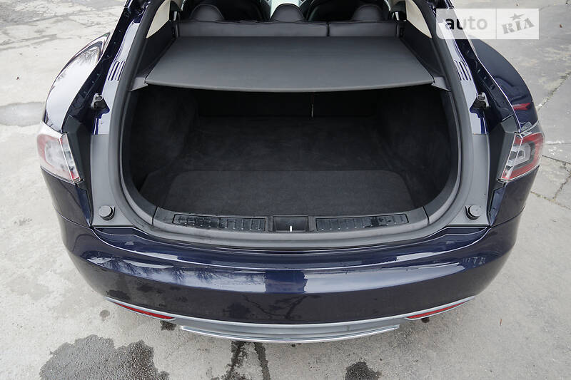 Лифтбек Tesla Model S 2013 в Киеве