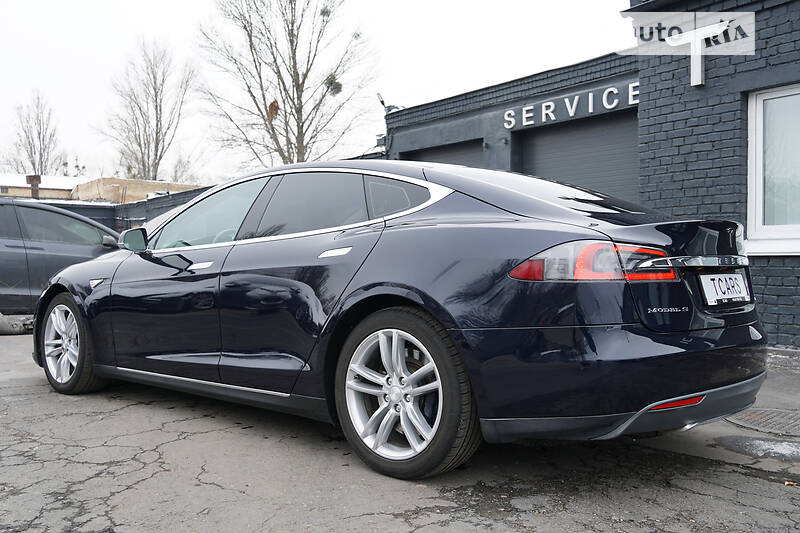 Лифтбек Tesla Model S 2013 в Киеве