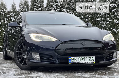 Седан Tesla Model S 2014 в Ровно