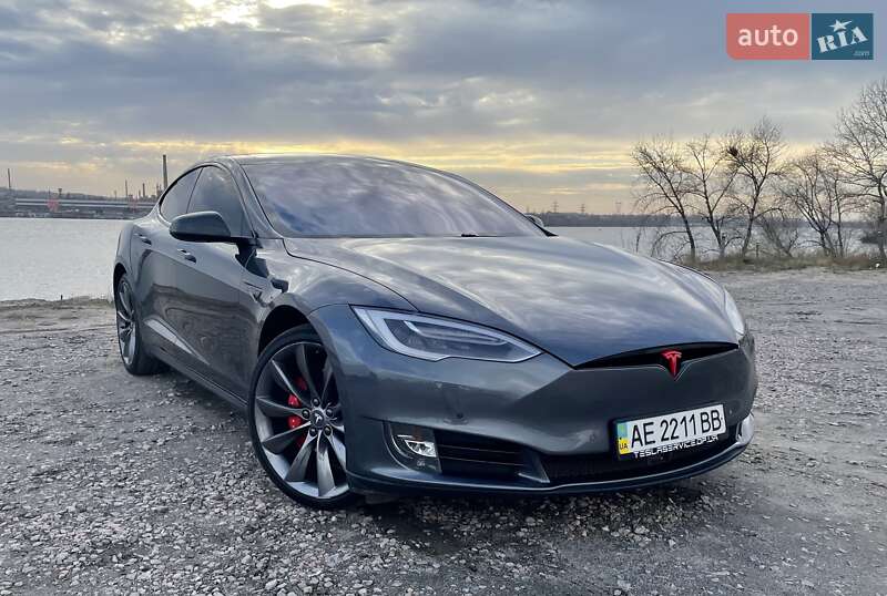 Ліфтбек Tesla Model S 2014 в Дніпрі