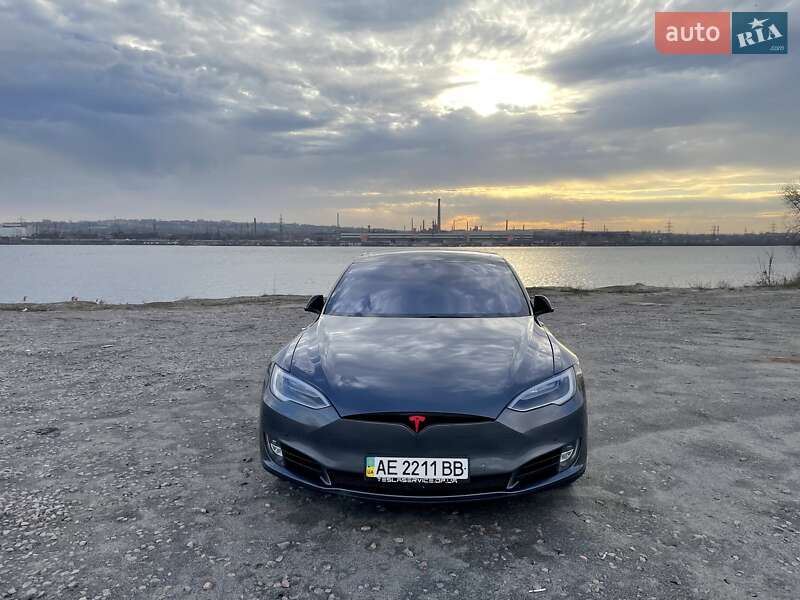 Ліфтбек Tesla Model S 2014 в Дніпрі
