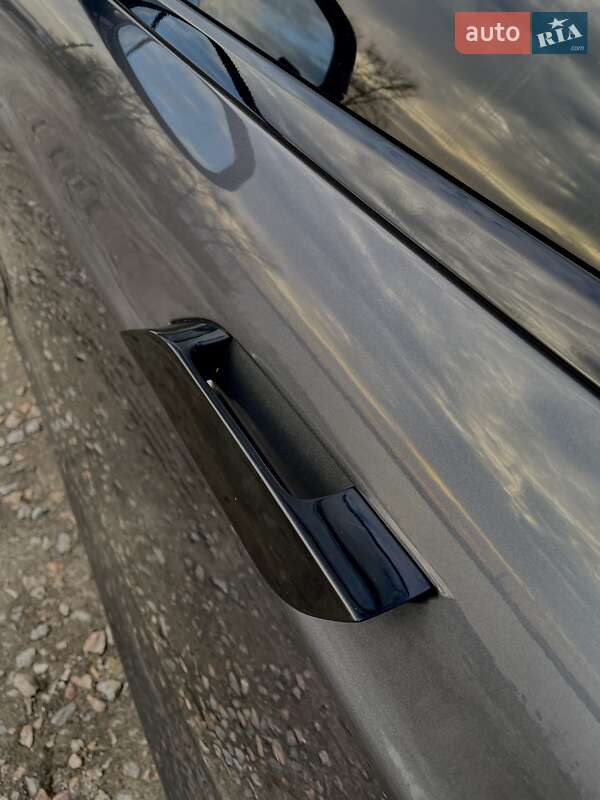 Ліфтбек Tesla Model S 2014 в Дніпрі
