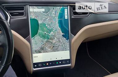 Седан Tesla Model S 2013 в 
