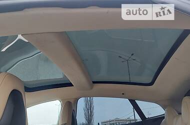 Седан Tesla Model S 2013 в 