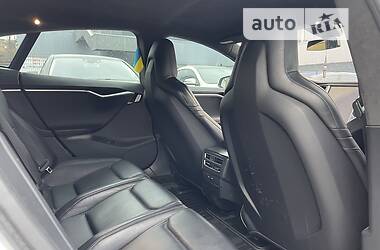 Седан Tesla Model S 2014 в 