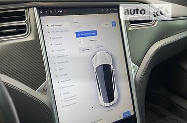 Седан Tesla Model S 2014 в 