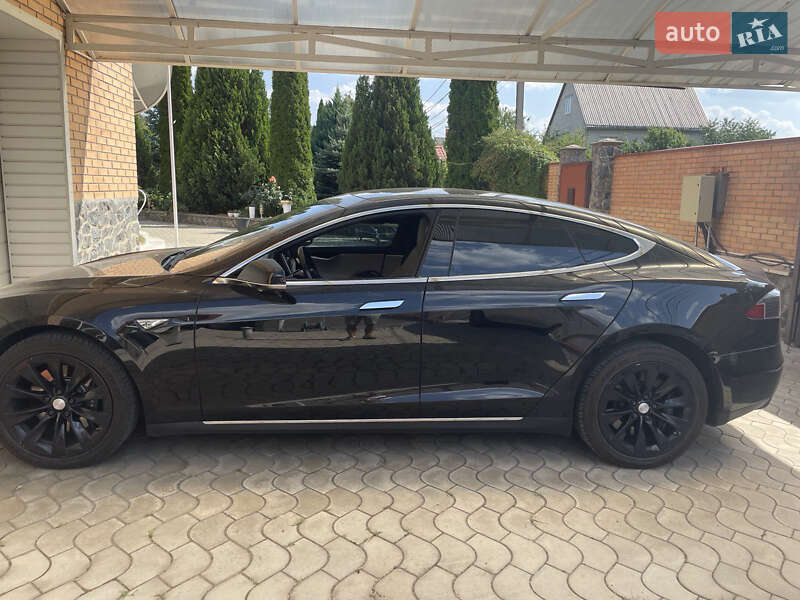 Седан Tesla Model S 2015 в Києві