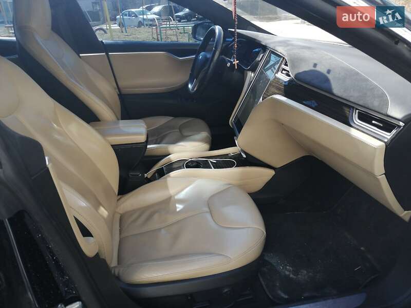 Ліфтбек Tesla Model S 2015 в Тернополі