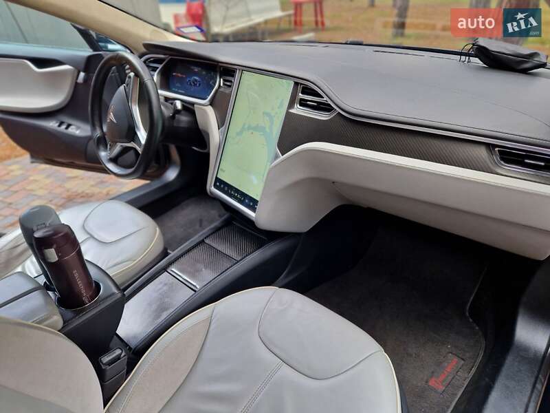 Лифтбек Tesla Model S 2013 в Черкассах фото 6 Лифтбек Tesla Model S 2013 в Черкассах