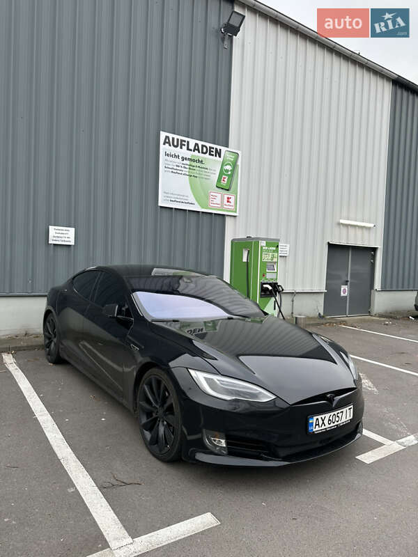Ліфтбек Tesla Model S 2015 в Харкові