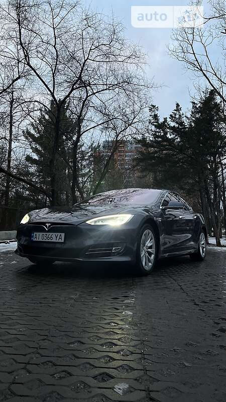 Tesla Model S 2019