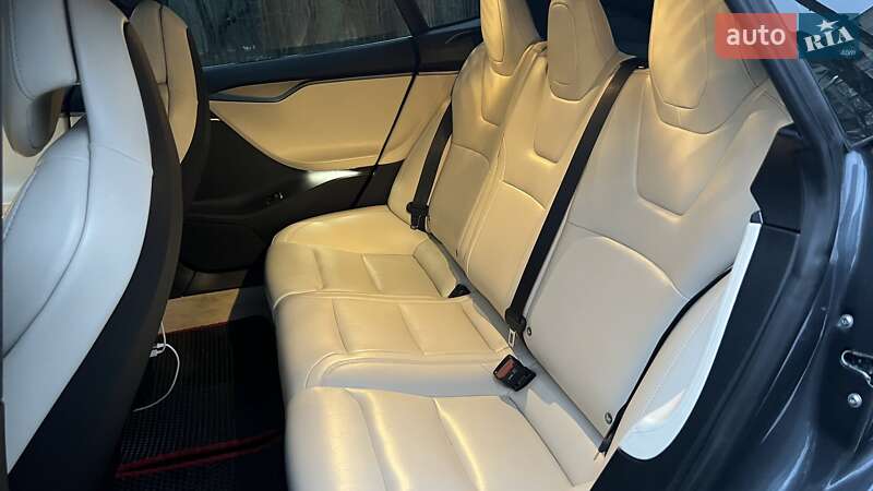 Ліфтбек Tesla Model S 2019 в Харкові