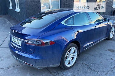 Лифтбек Tesla Model S 2015 в 