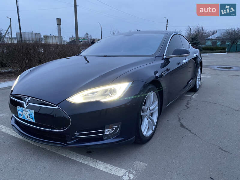 Ліфтбек Tesla Model S 2014 в Полтаві
