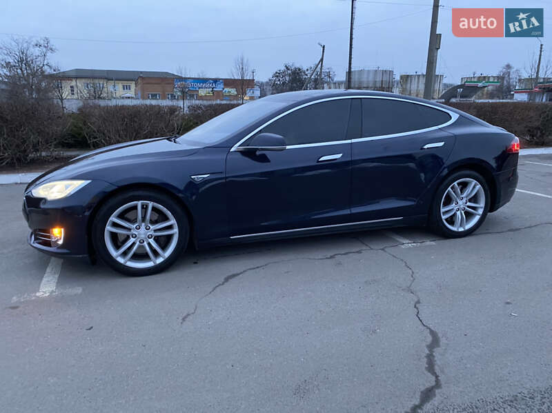 Ліфтбек Tesla Model S 2014 в Полтаві