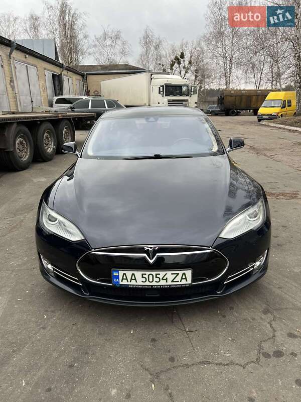Седан Tesla Model S 2015 в Києві