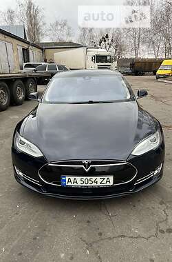 Седан Tesla Model S 2015 в Киеве