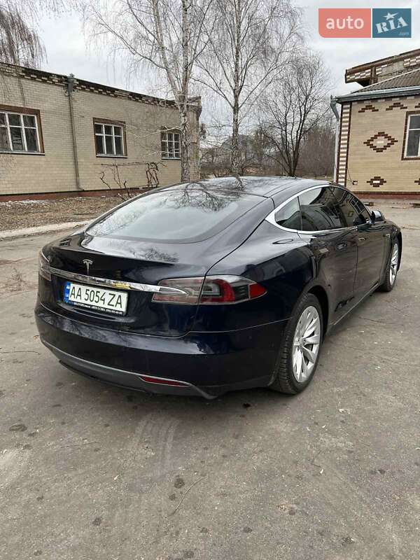 Седан Tesla Model S 2015 в Киеве