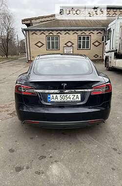 Седан Tesla Model S 2015 в Киеве