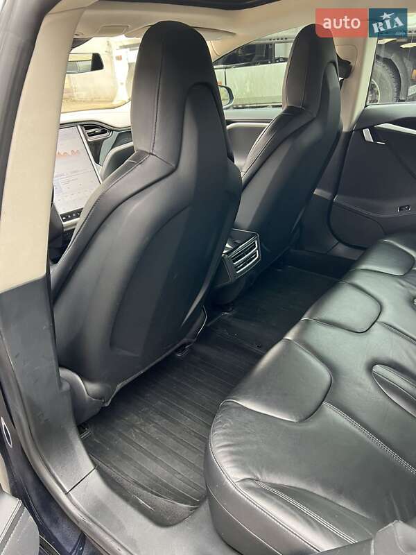 Седан Tesla Model S 2015 в Києві