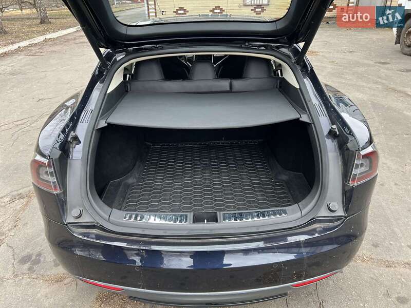 Седан Tesla Model S 2015 в Києві
