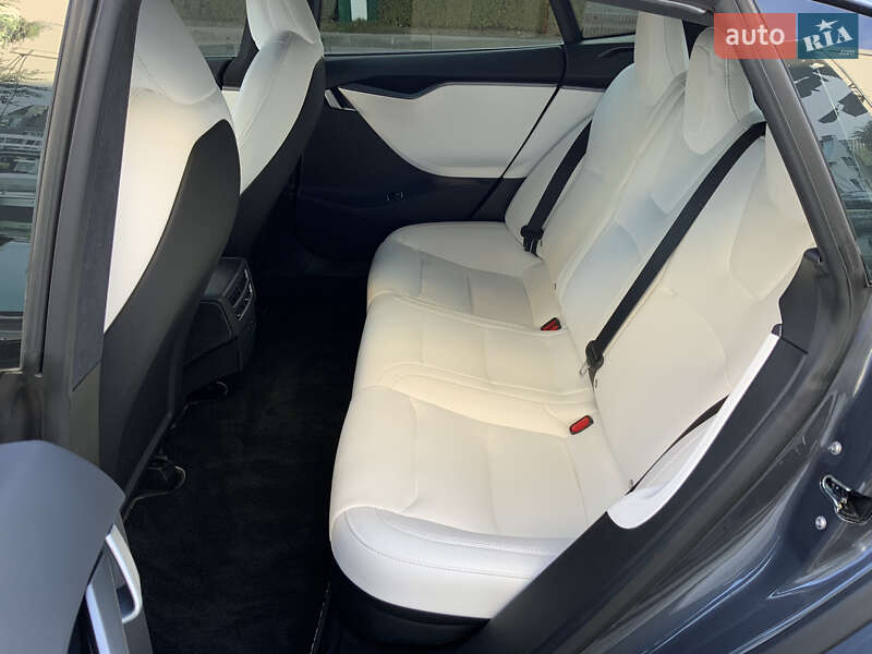 Лифтбек Tesla Model S 2020 в Киеве