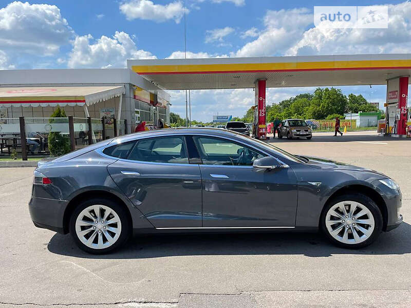 Ліфтбек Tesla Model S 2014 в Києві