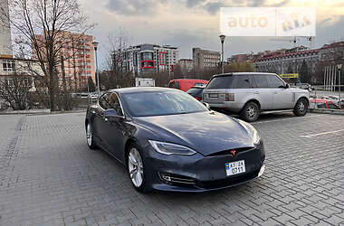 Лифтбек Tesla Model S 2015 в Черновцах