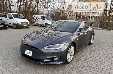 Ліфтбек Tesla Model S 2015 в Чернівцях