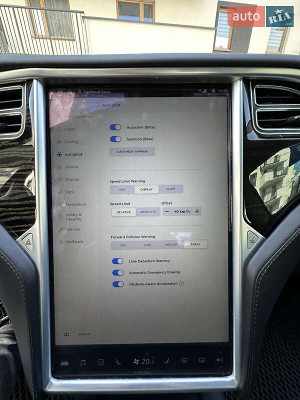 Седан Tesla Model S 2016 в Львові