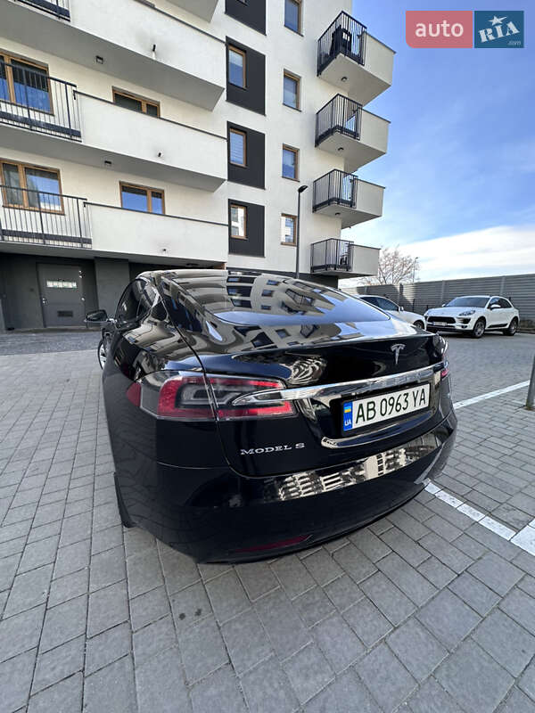 Седан Tesla Model S 2016 в Львові